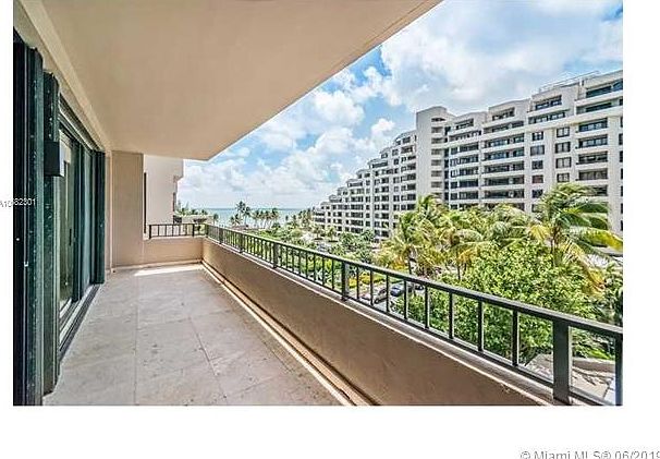 1st image of 251 Crandon Blvd APT 528