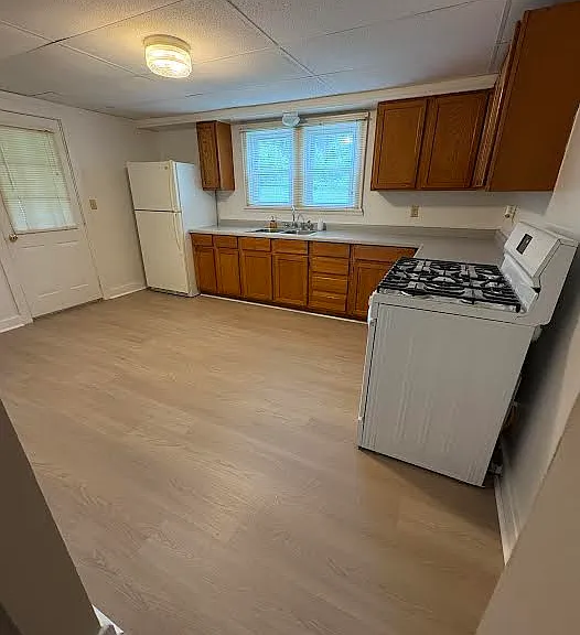 332 College Ave — Photo 6
