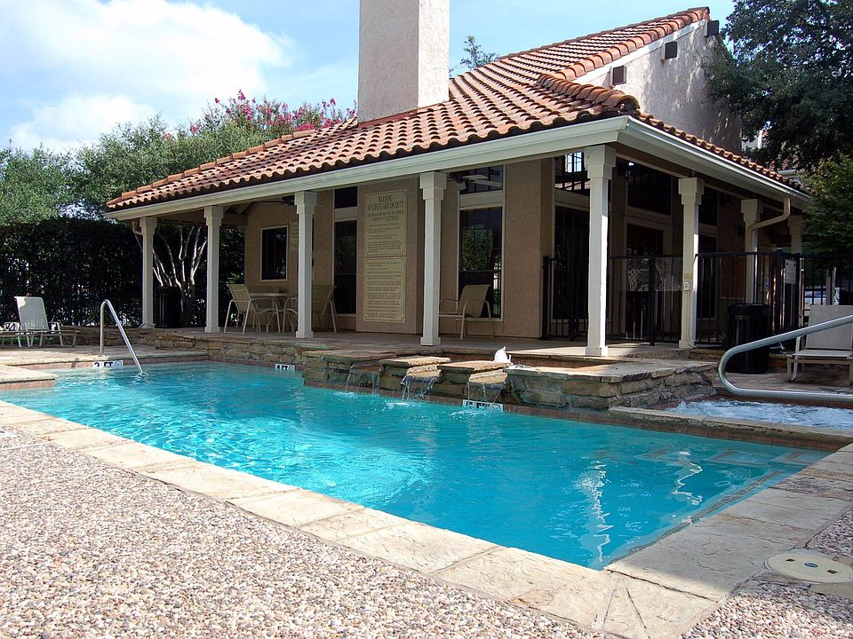 Low HOA dues includes maintinence 