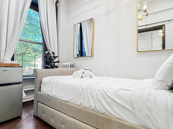 4th image of 248 Vernon Ave #2C