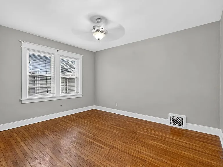 9006 Baroda Ave — Photo 32