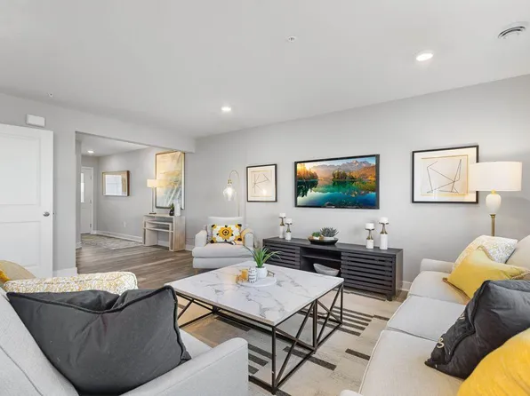 5125 Stable View Dr, Woodbury, MN 55129