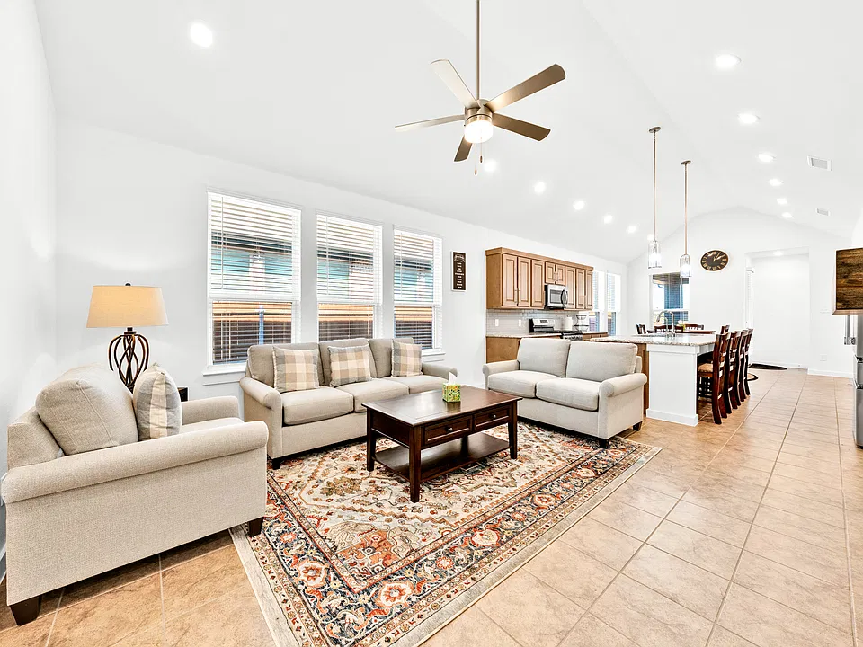 3928 Bison Ln
