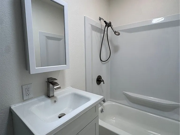 8220 Wall St — Photo 11