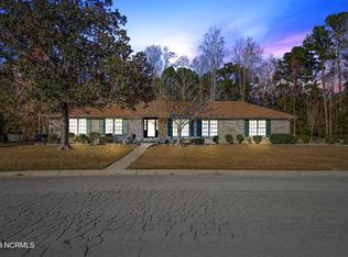 120 Robinhood Dr, Jacksonville, NC 28546