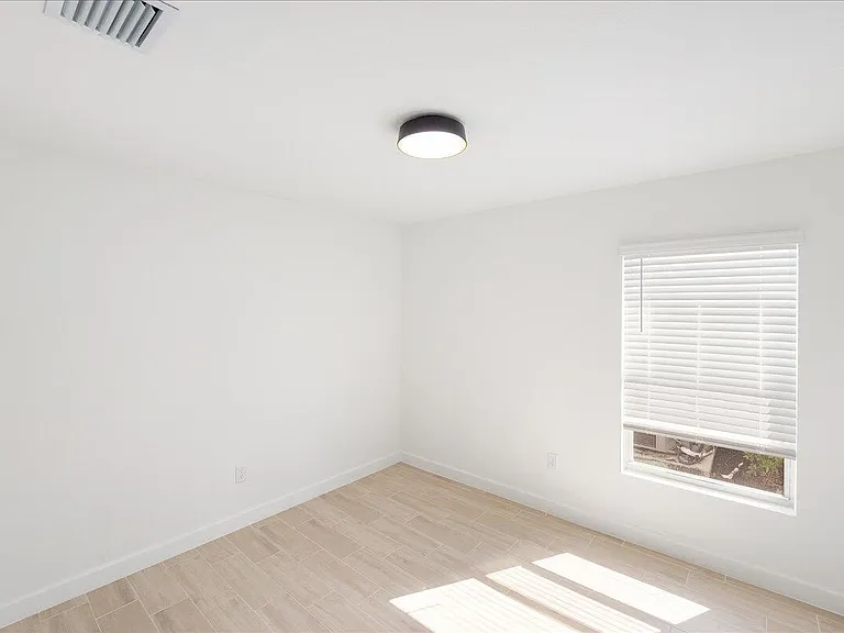 6331 NW Windwood Way — Photo 12