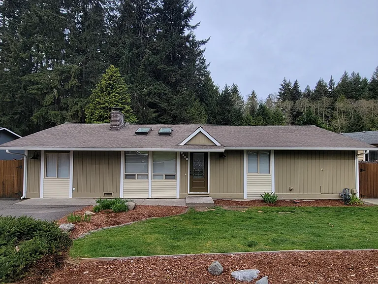 2480 Lund Ave SE — Photo 1