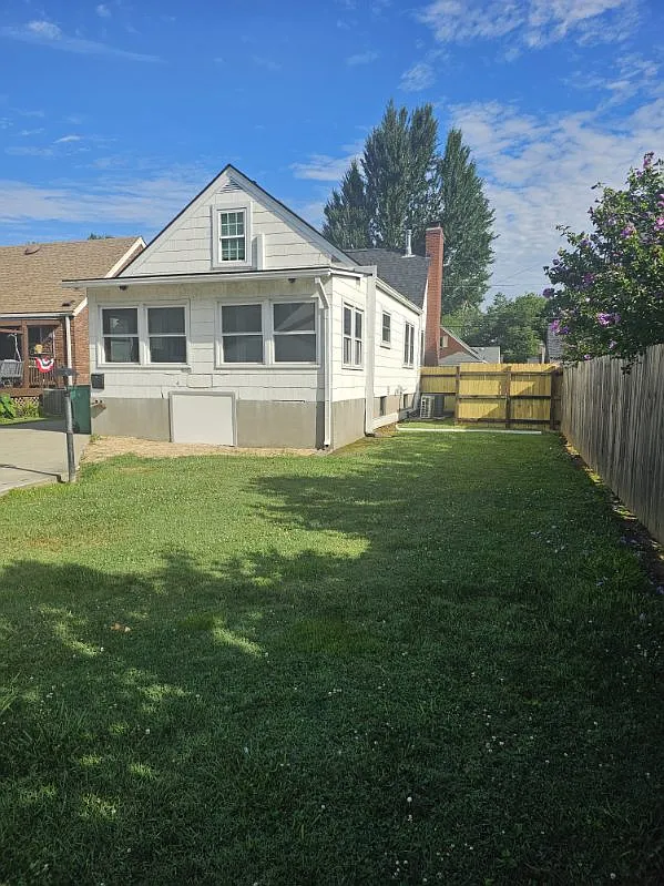 830 Packard Ave — Photo 4