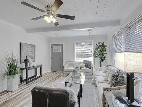 131 E Hull St — Photo 6