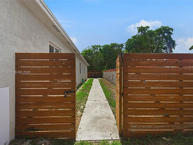 935 NW 2nd Ave — Photo 26