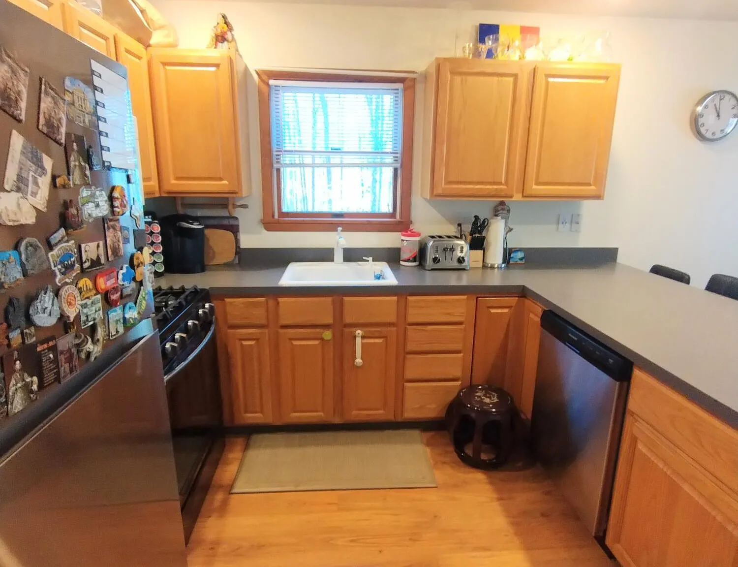 3 bed, 2.0 bath, 1832 sqft, $2,200 — Photo 3
