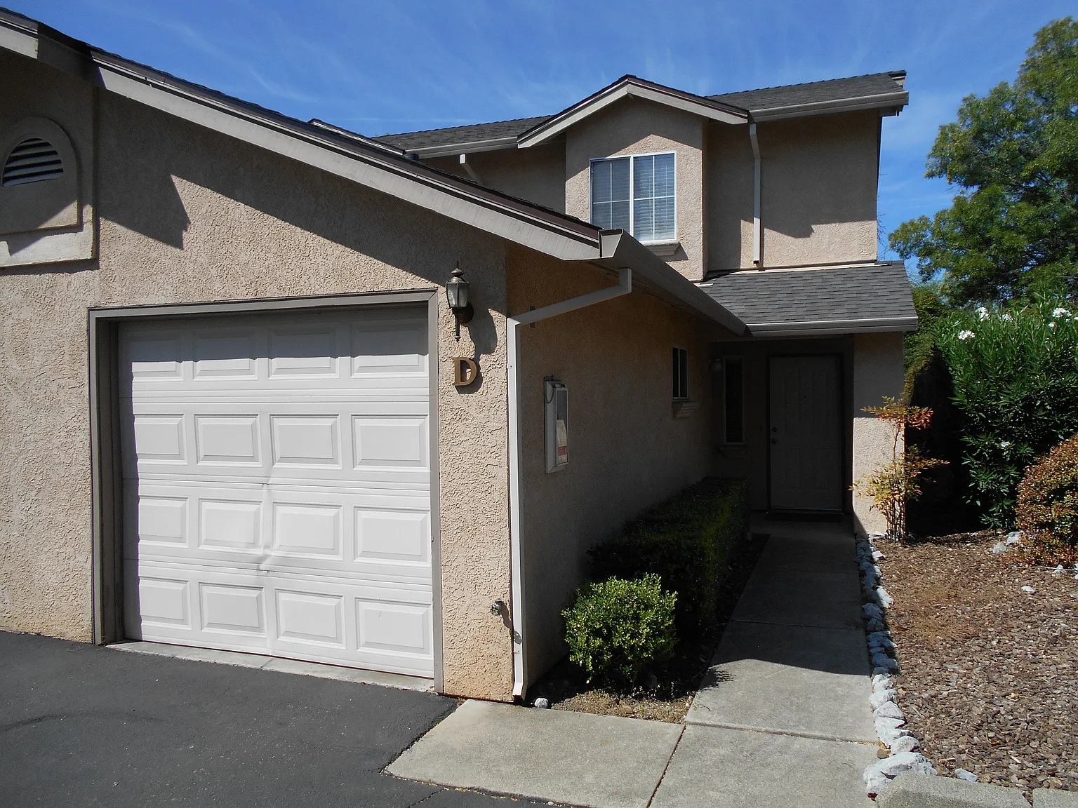 2 bed, 2.5 bath, 1050 sqft, $1,750 — Photo 2