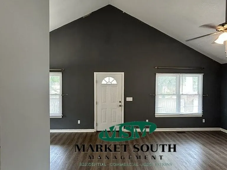 738 E Anderson St — Photo 22