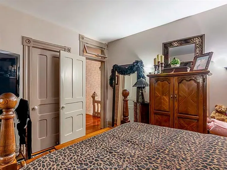374 King St W — Photo 10