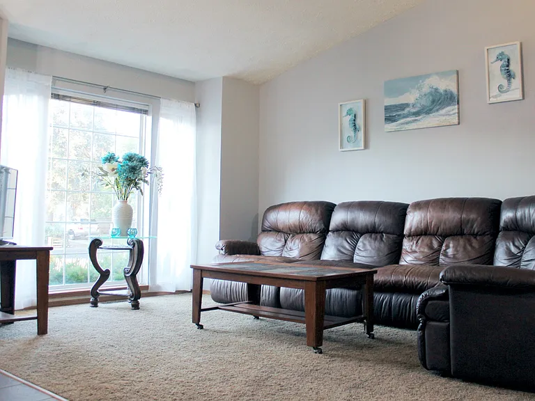 4018 E Hartson Ave — Photo 5