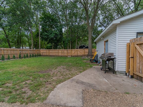 4th image of 1339 Francis Ave