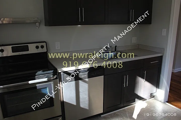 2212 Bernard St — Photo 7