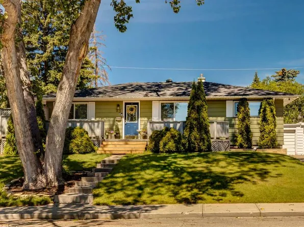 23 W Heston St NW, Calgary, AB T2K 2C3