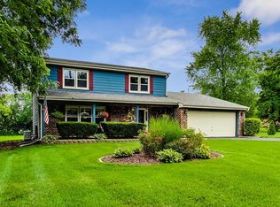 6N071 Virginia Rd, Roselle, IL 60172