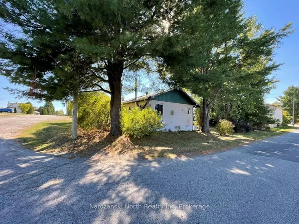6 Champlain St, French River, ON P0M 2N0