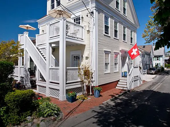 6 Dyer St, Provincetown, MA 02657
