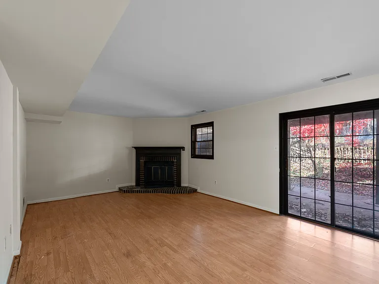 20 Rhodes Pl — Photo 28