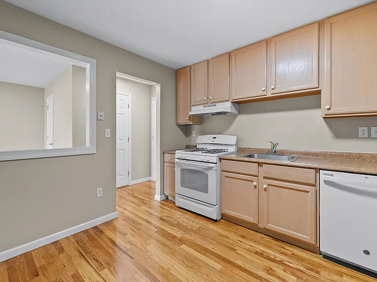 10-12 Chestnut St #207A — Photo 9
