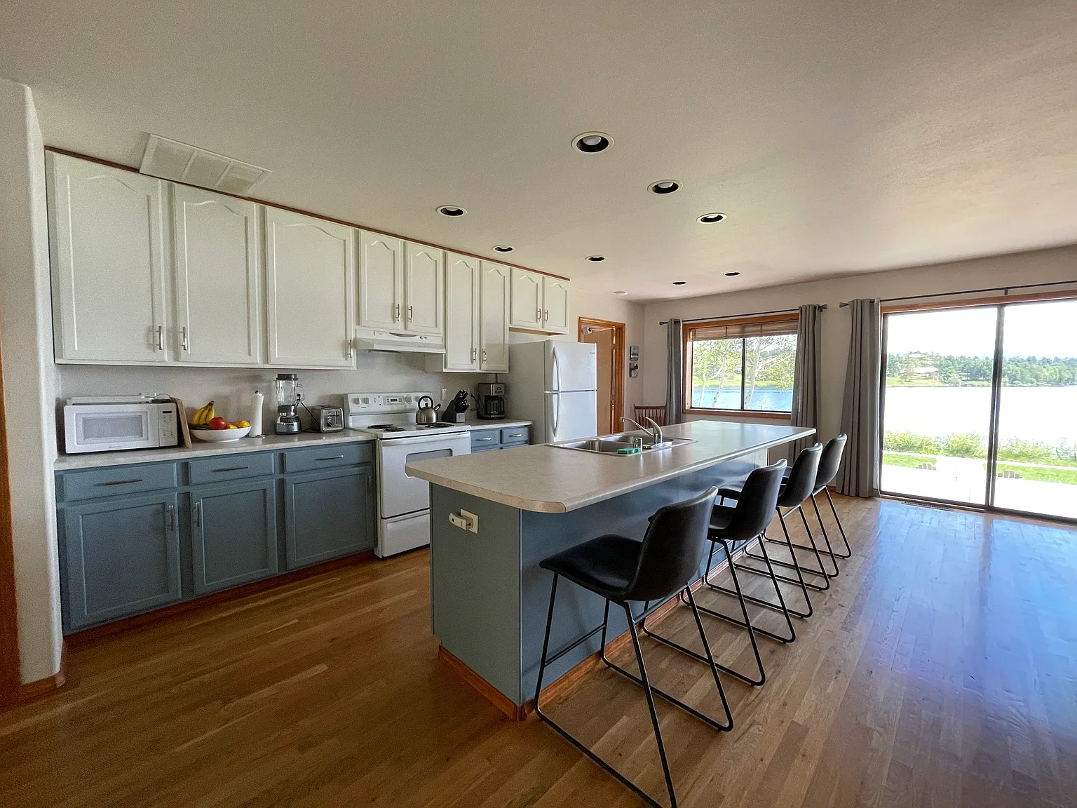 3 bed, 1576 sqft, $2,825 — Photo 3