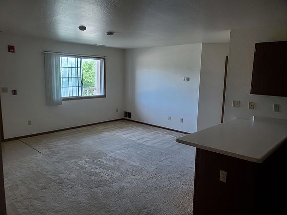 5th image of S76W16891 Gregory Dr #A