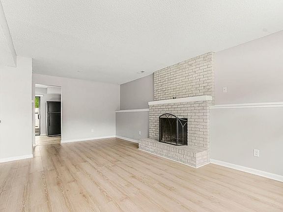 4th image of 14104 Merrywood Ln