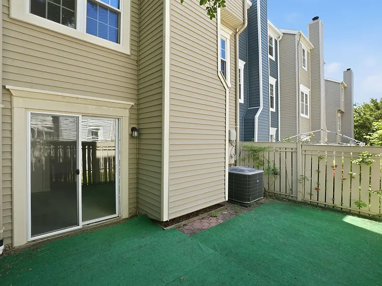 2391 Hunters Square Ct — Photo 23