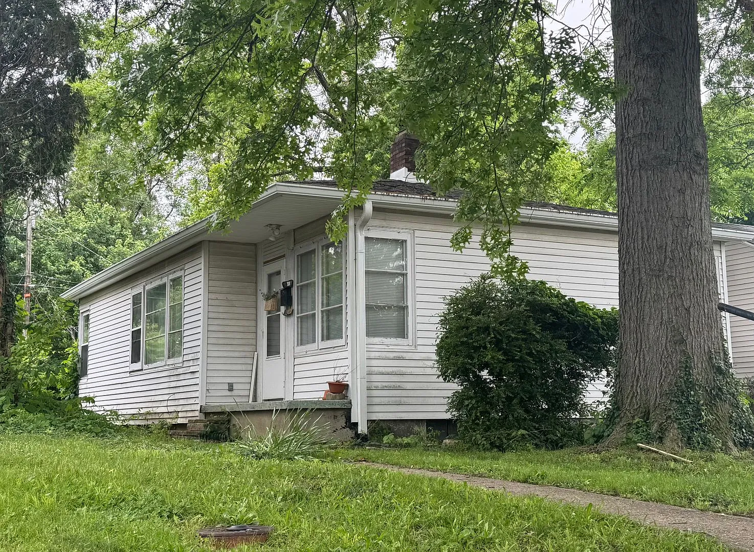 200-202 E 16th — Photo 2
