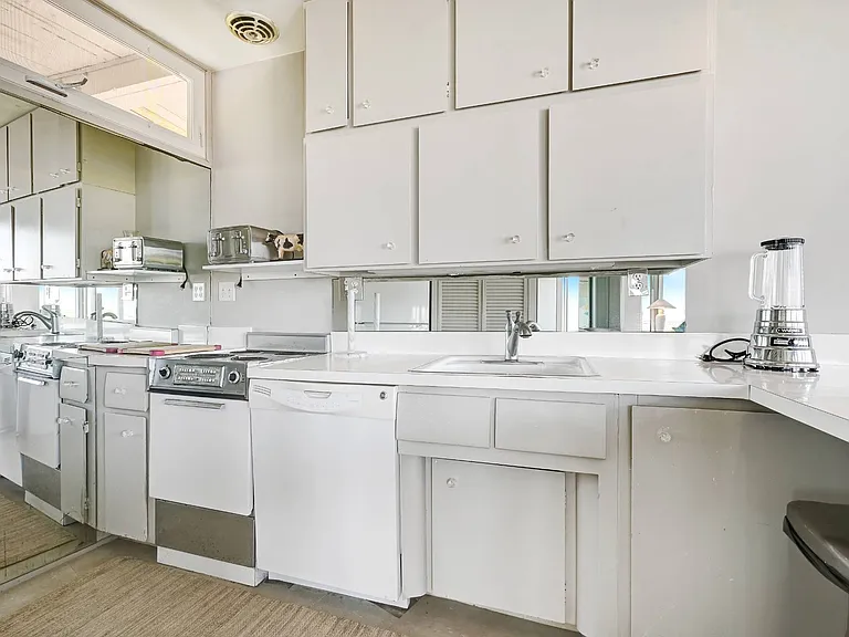 101 Dune Rd #D2 — Photo 4