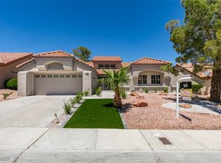 9520 Sundial Dr, Las Vegas, NV 89134