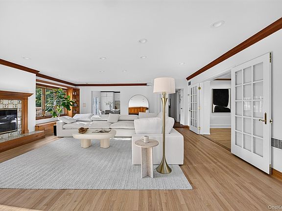 5th image of 93 Myrtle Drive