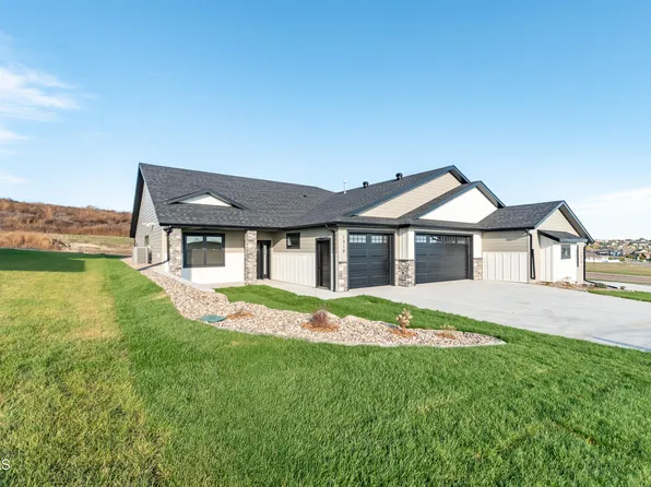 1918 Prairie Hawk Dr, Bismarck, ND 58503
