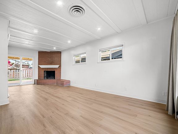 4th image of 330 W Pinedale Ave