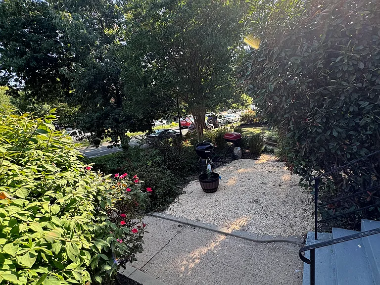 672 Maryland Ave NE #B — Photo 18