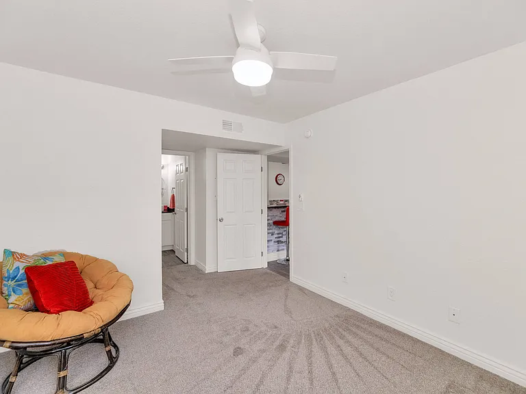 Urban Walk Apartments — Photo 9