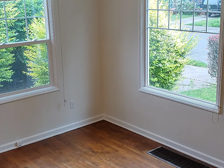 1002 N Watts St — Photo 7