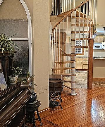 Spiral stairs to balcony