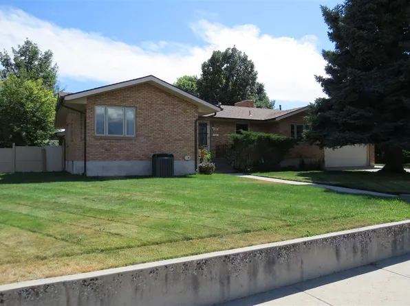 141 E Sunset Dr, Riverton, WY 82501