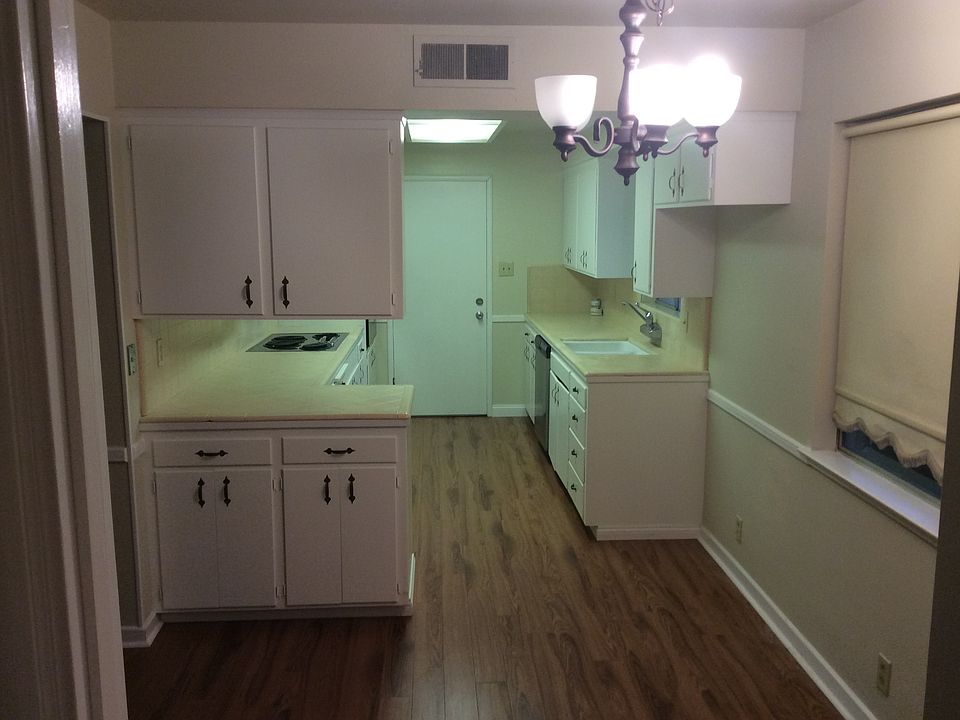 2nd image of 1218 W Twain Ave
