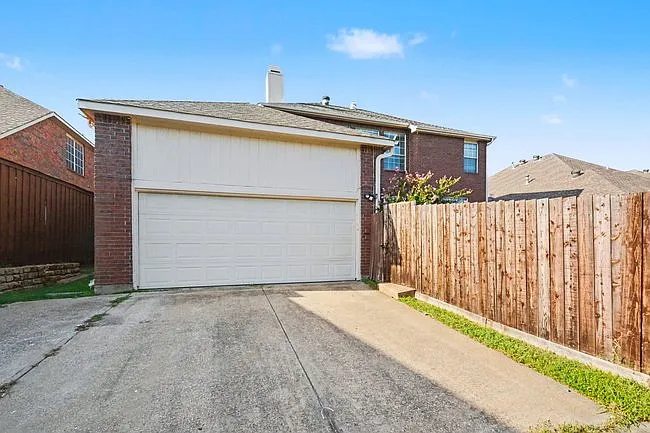 1027 Creek Bnd — Photo 22