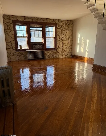 204 Columbia Ave — Photo 2