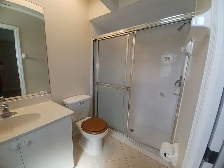17 NE 16th Pl — Photo 11