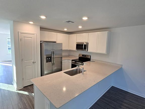 4th image of 3605 NE 32nd Ct