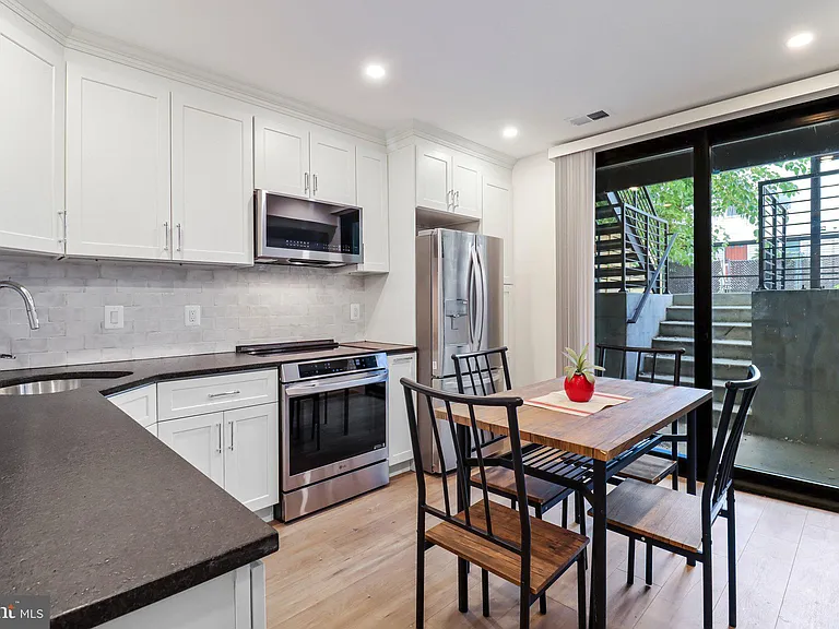 29 N St NW #1 — Photo 8