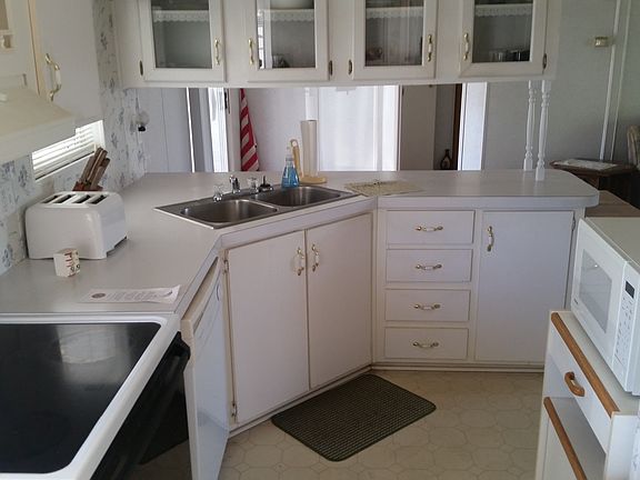 4th image of 1018 Royal View Cir