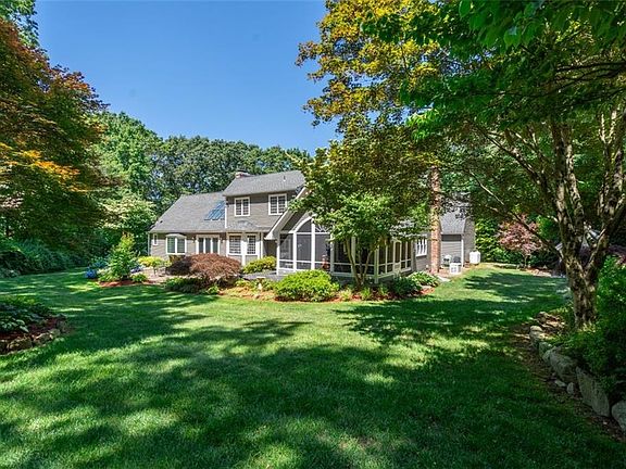 5th image of 23 Lincoln Dr